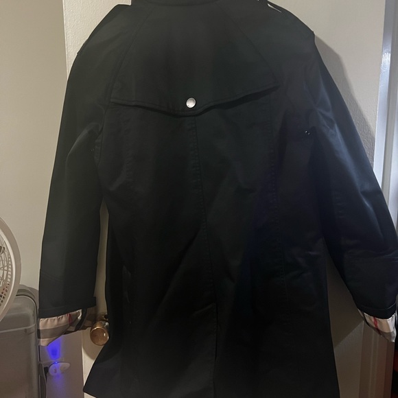 Excellent condition fall trench coat. It is lined on the inside.Hood available. - Picture 6 of 6